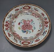 A Chinese export famille rose dish, Qianlong period diameter 31.5cm