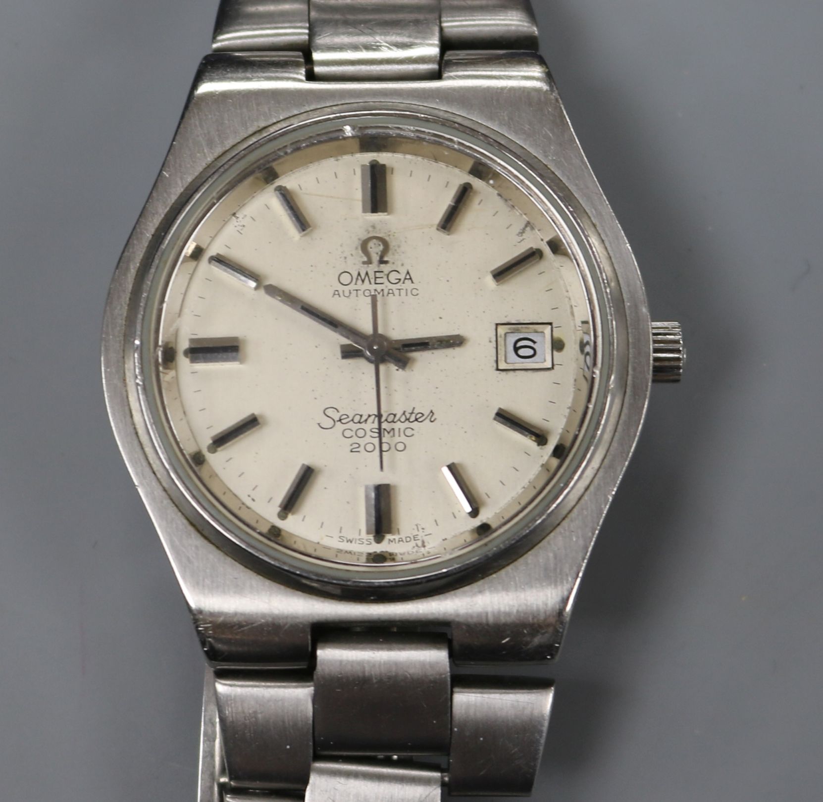 A gentleman's stainless steel Omega Seamaster Cosmic 2000 automatic wristwatch.