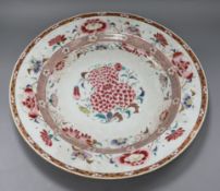 A Chinese export famille rose charger, Qianlong period diameter 44cm
