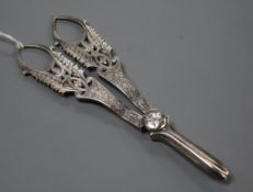 A pair of late Victorian silver grape shears, Maxfield & Sons, London, 1894, 17.5cm.