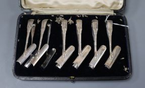 A cased set of six Edwardian small silver asparagus servers, Sheffield, 1903.