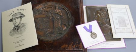 A WWI copper commemorative plaque to WR Barlow S Wales Borderers Ian Edith Cavell plaque bronze