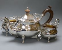 A George V silver three piece bachelor's tea set, E.S. Barnsley & Co, Birmingham 1913, gross 18 oz.