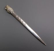 A modern parcel gilt silver 'owl' paperknife, J.B. Chatterly & Sons Ltd, Birmingham, 1980, 18.2cm.