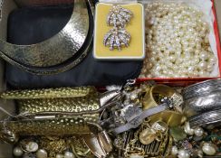 A group of assorted costume jewellery.