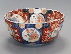 A large Imari scallop bowl diameter 33cm