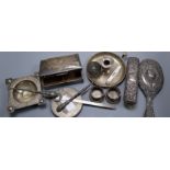 Mixed silver items including a pair of novelty silver 'castle turret' salts, London, 1891 and a