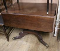 A Regency Pembroke breakfast table W.90cm