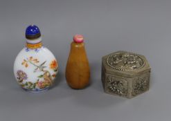 Two Chinese glass snuff bottles and a hexagonal metal box and cover