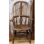 A late Victorian elm Windsor chair