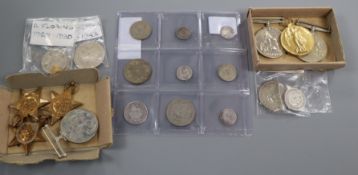 Six WWII medals and a WWI medal and various coins