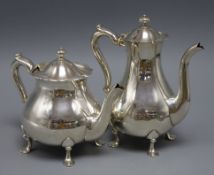 An American sterling white metal coffee pot and a matching teapot, makers Daniel Low & Co, gross