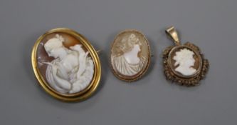 A Victorian yellow metal cameo mourning brooch (a.f), a cameo brooch and a cameo pendant.