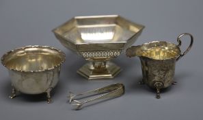 A George V silver cream jug and matching sugar bowl, a pierced silver hexagonal bowl and pair of