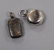 An Edwardian silver sovereign case (a.f.) and a silver vesta case.