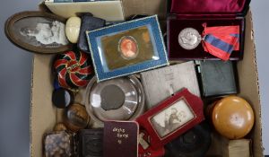 A quantity of assorted collectables to include a Prince Albert commemorative tape measure,