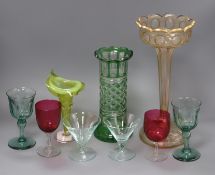 A gilt vase and mixed coloured glassware (9)
