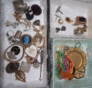 A quantity of assorted costume jewellery, etc