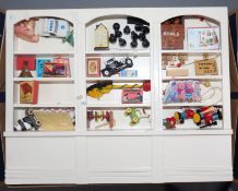 A doll's house shop / house contents