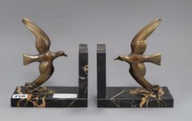 A pair of French Art Deco bronze gull bookends, marked Gual height 18.5cm