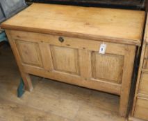 An antique pine coffer W.101cm