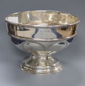 A George V silver pedestal bowl, Birmingham, 1919, 20.2cm, 13.5 oz.