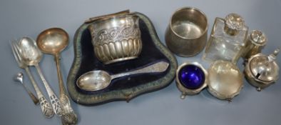 Mixed silver and plated wares including a cased silver porringer and spoon, silver trinket box,