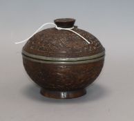 A Chinese coconut bowl and cover 11cm