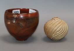 Usch Spettigue. Two studio pottery vases tallest 21cm
