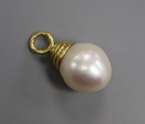A 750 yellow metal mounted baroque cultured pearl pendant, 26mm.