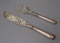 A pair of Victorian silver shell and thread pattern fish servers, Hilliard & Thomason, Birmingham,