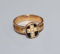 A late Victorian 18ct gold, seed pearl and black enamel mourning ring, (enamel/hair? missing from