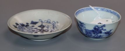 A Tek Sing cargo saucer and a Nanking tea bowl