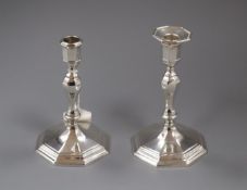 A pair of modern 18ct century design silver dwarf candlesticks by Rodney C. Pettit, London 1985, (