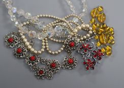 A quantity of costume jewellery.