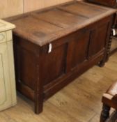 An oak coffer W.125cm