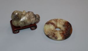 A Chinese archaistic jade bi disc and a grey and black jade phoenix (2)