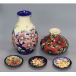 Moorcroft: three pin dishes and two dishes tallest 29cm