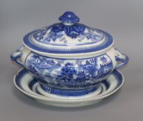 A Chinese blue and white tureen on stand, Jiaqing period