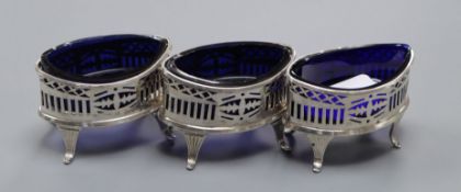 A set of three late Victorian elliptical silver salts, London, 1900, 8.6cm.