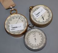 A Hicks portable air meter and two similar items Largest 6.5cm diameter