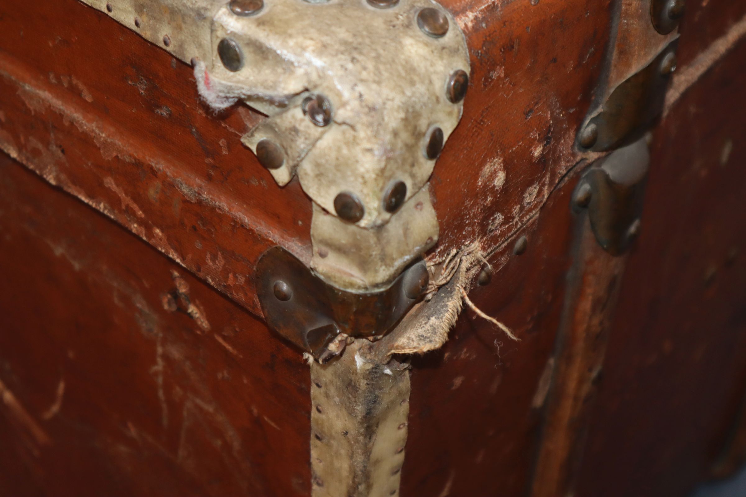 A Victorian leather covered wooden bound trunk W.60cm - Image 6 of 11