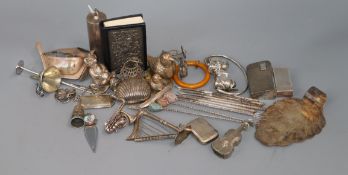A collection of novelty silver and plated items, including a jockey cap caddy spoon, a cockerel