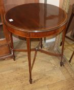 An Edwardian satinwood banded circular mahogany occasional table Diam.68cm