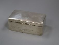 An Edwardian silver cigarette box, Birmingham, 1906, 17cm.