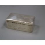 An Edwardian silver cigarette box, Birmingham, 1906, 17cm.