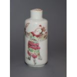 A Chinese famille rose cylindrical snuff bottle H.7.5cm