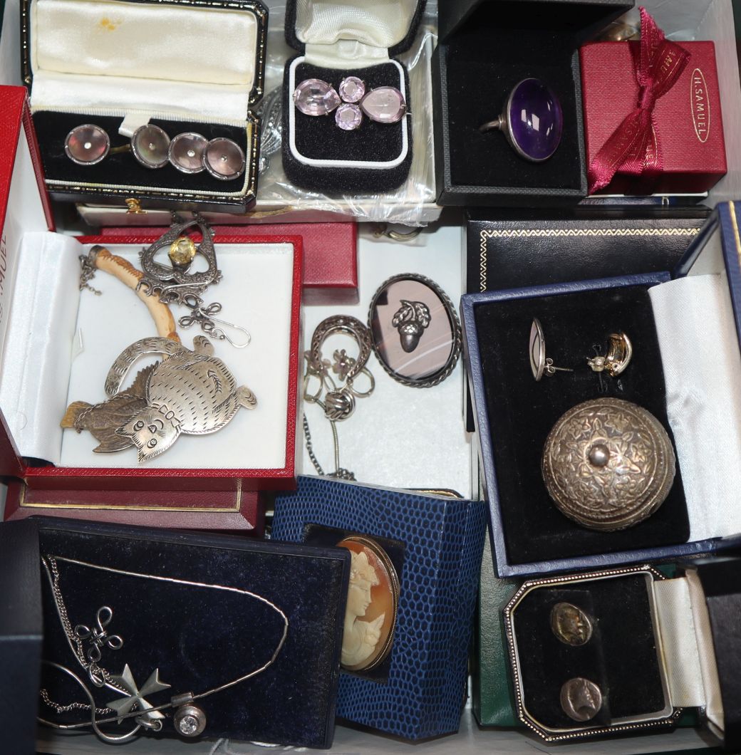 Mixed jewellery including silver, white metal etc.