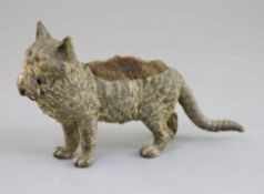 A 19th century Austrian cold painted bronze pen brush, modelled as a cat with rat in its mouth, 7.