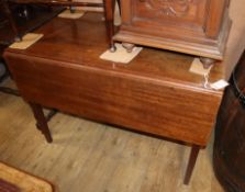 A George III mahogany Pembroke table L.103cm